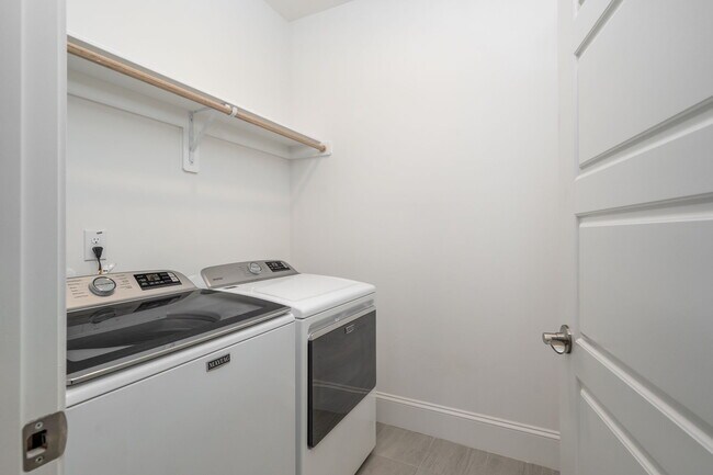 Building Photo - 3811 Lands End Ct