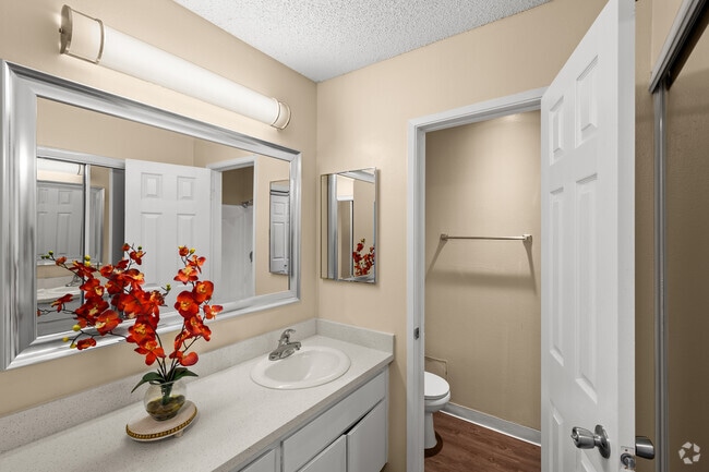 2BR, 2BA - 975SF - Primary bathroom - The Village at Granada Hills
