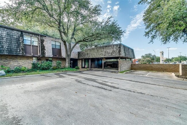 Building Photo - 3025 Hulen Ct