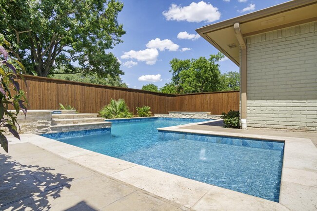 Building Photo - Stylishly remodeled Plano home with dazzli...