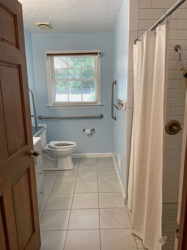 Building Photo - Beautiful 2 Bed, 2 Bath home located in Seagrove. (Handicap accessible)