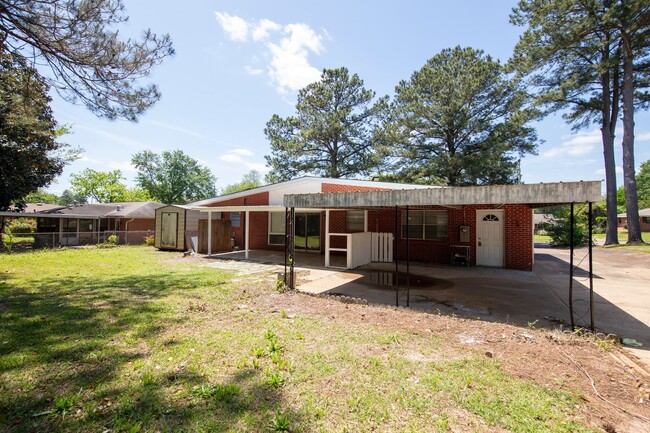 Building Photo - ** 3 bed 2 bath located in Dalraida **Call...