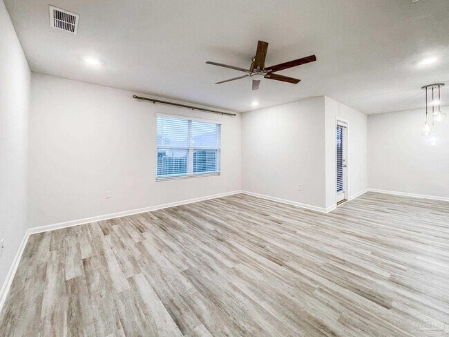 Building Photo - 9627 Angel Oak Dr