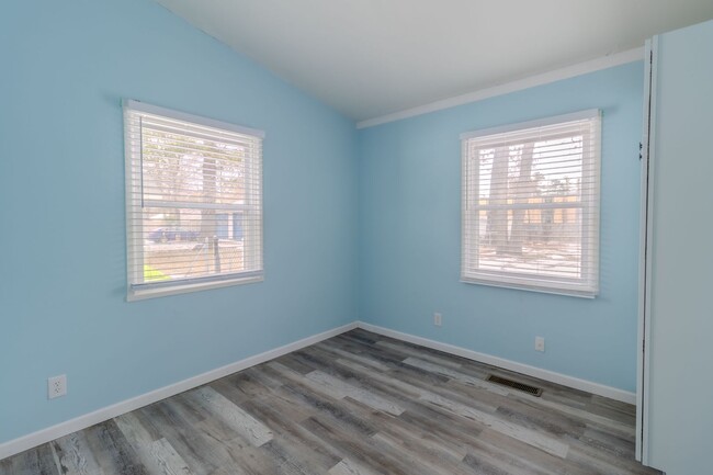 Building Photo - Cute & Cozy 2-Bedroom Home Near Downtown T...