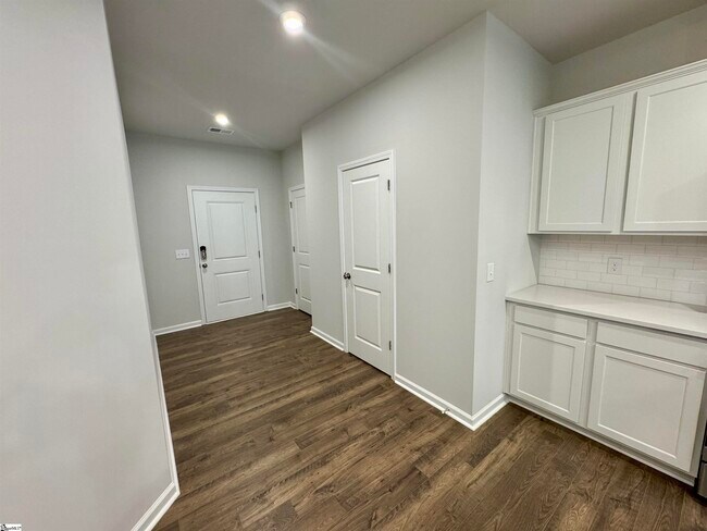 Building Photo - 325 Gooding Trl