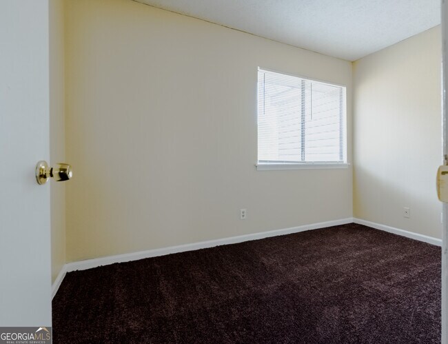 Building Photo - 8564 Creekwood Way