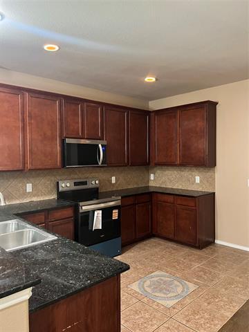 Building Photo - 4504 Red Robin Ct