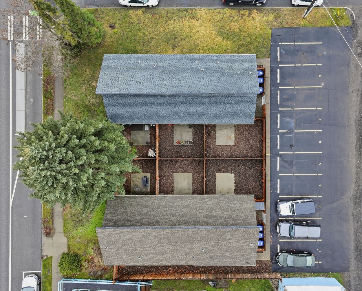 Building Photo - 1830 W Maxwell Ave