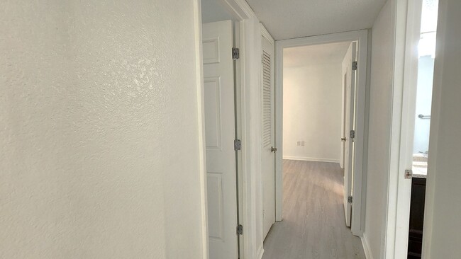 Building Photo - FOR RENT 2 BED 2 BATH SECOND FLOOR CONDO