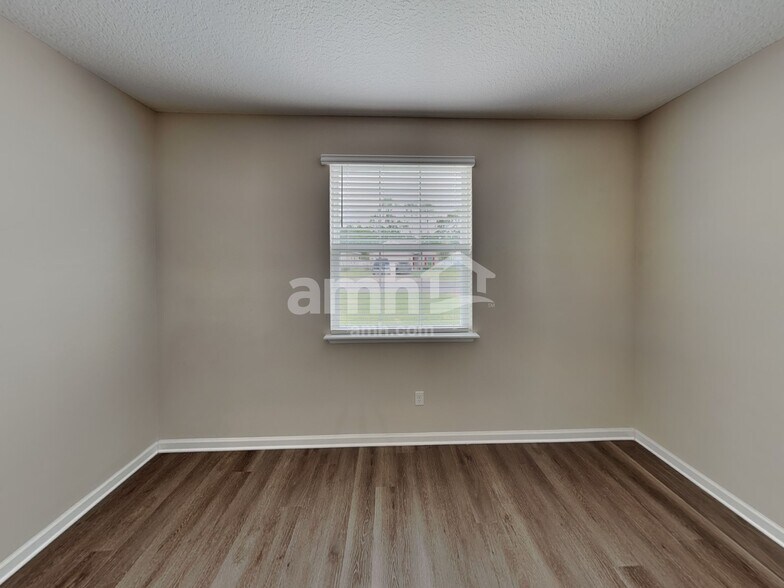 Building Photo - 87 Spruce Point