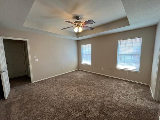 Building Photo - 2045 Rising Hill Dr