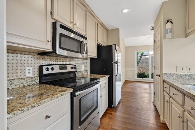 Building Photo - 1050 Cupp Ln