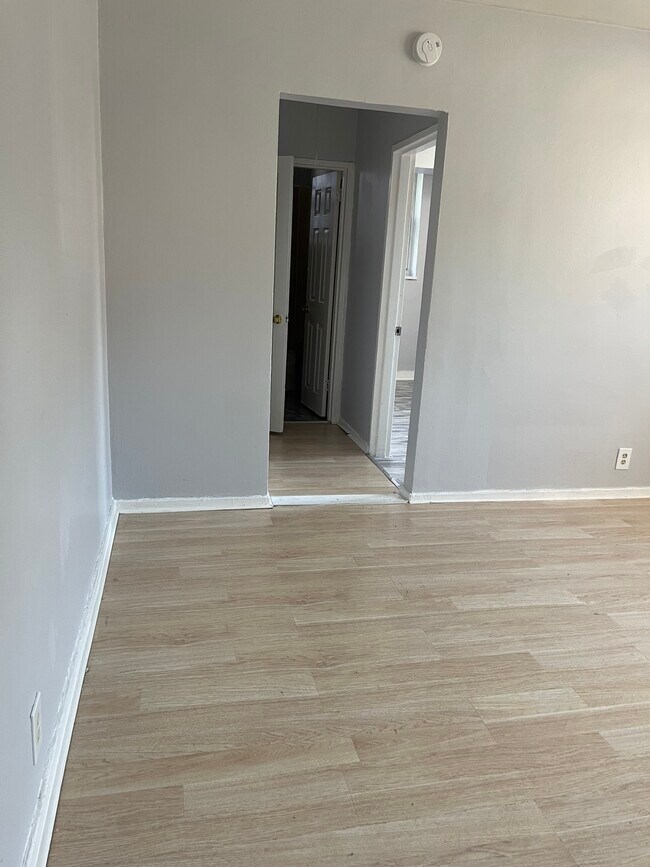 60 Crawford Ave B - 58 Crawford St