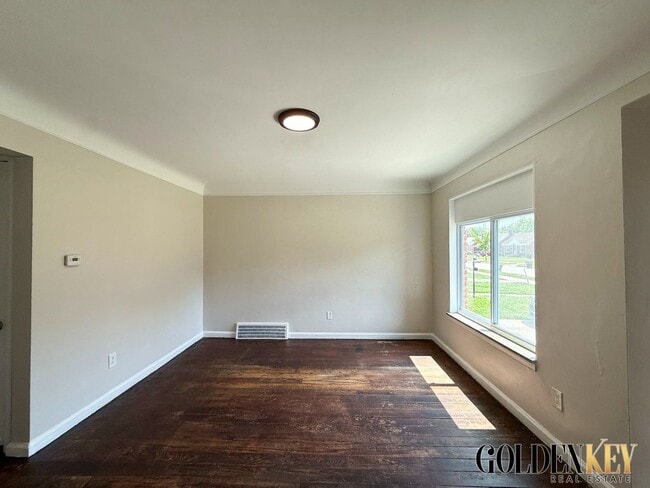 Building Photo - Charming 3 Bed 1 Bath on Detroit’s Eastside!