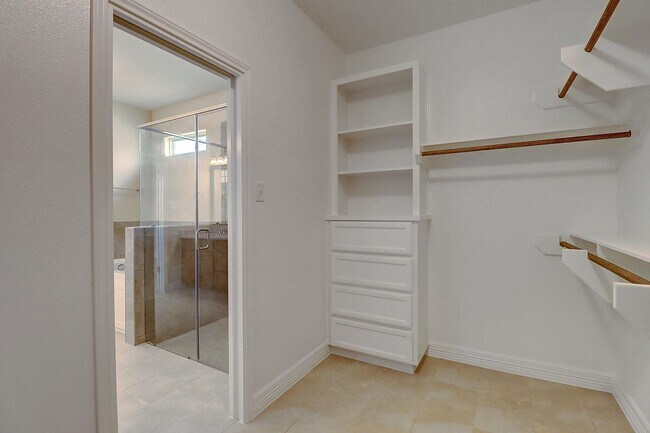 Building Photo - 2202 Crystal Bay Dr.