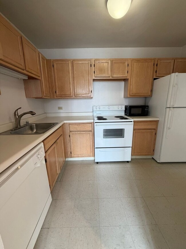 Building Photo - 200 N Dearborn St