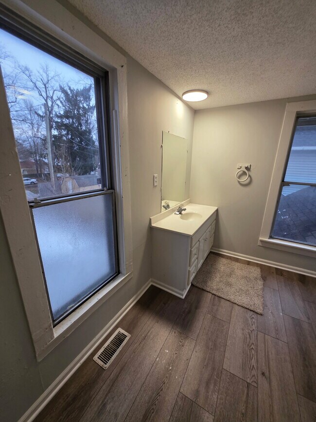 Building Photo - 1008 Kenilworth Ave