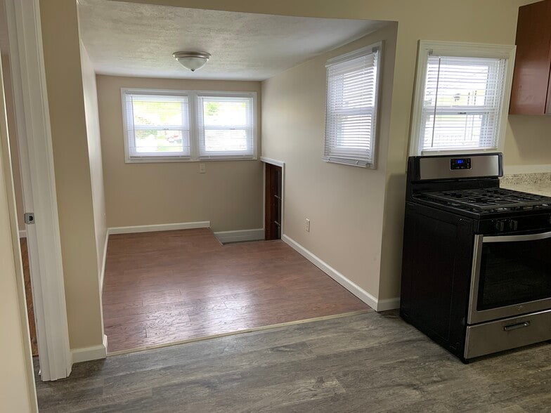 Dining Room - 1312 S Lincoln St