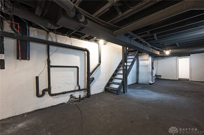 Building Photo - 321 Deeds Ave