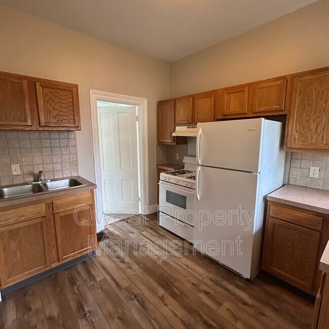 Building Photo - 221 Hollister Ave SE