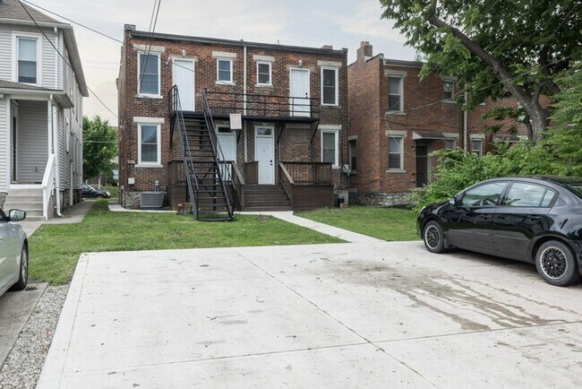 Building Photo - 162-164 E 11th Ave