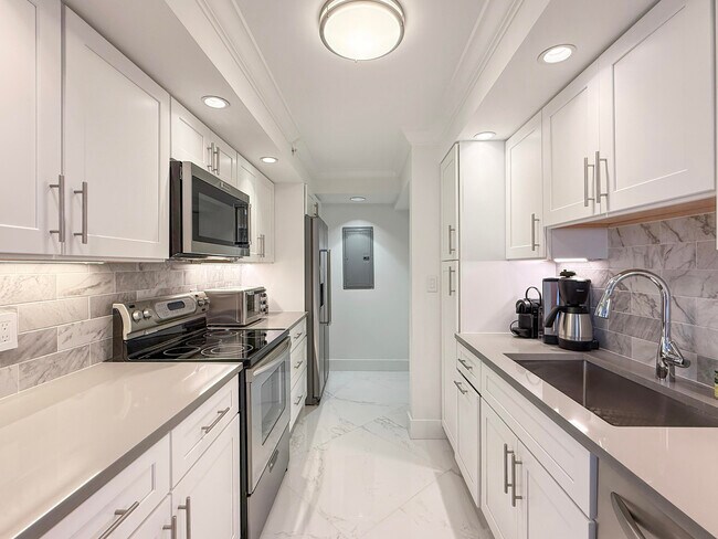 Building Photo - 3000 N Ocean Dr