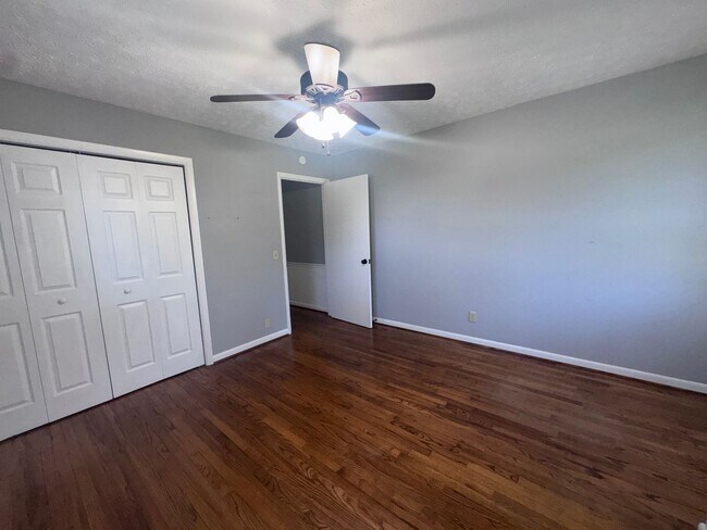 Building Photo - 302 11th St NE