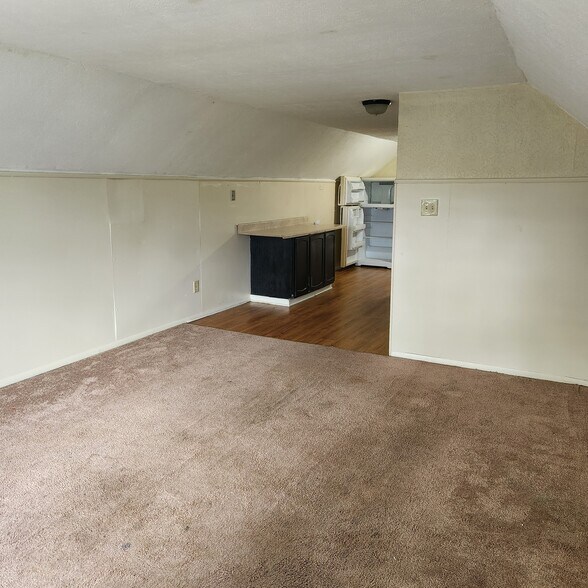 Building Photo - 896 Delia Ave