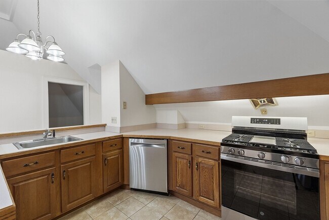 Building Photo - 150 Summer St