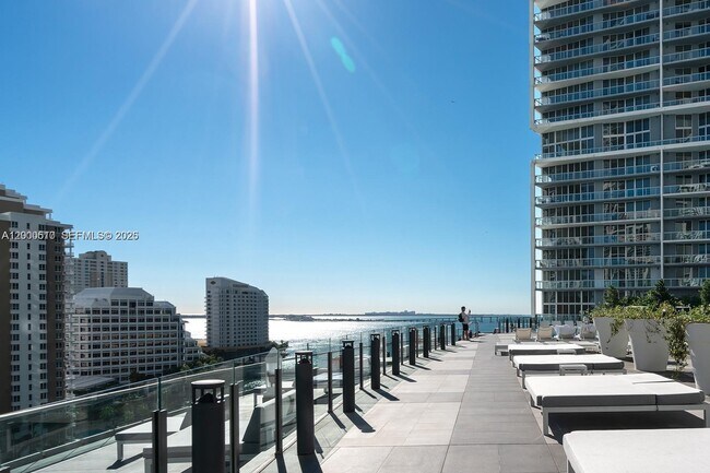 Building Photo - 465 Brickell Ave