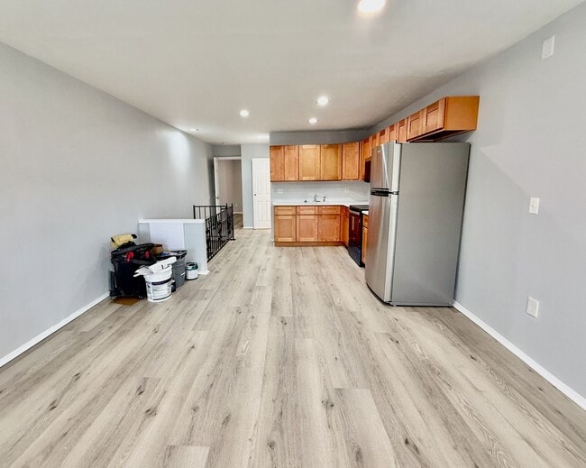 Building Photo - 2443 S 7th St