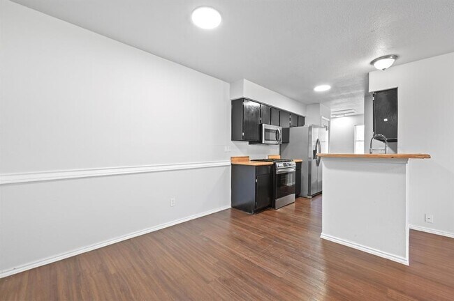 Building Photo - 5303 Spring Meadow Rd