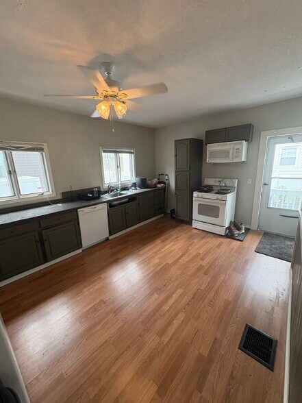 Primary Photo - 53 Bromfield Rd