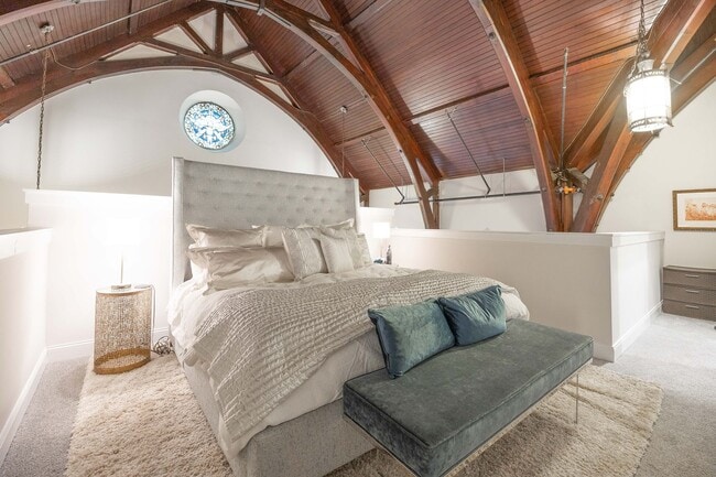 Building Photo - Newbold Square Church