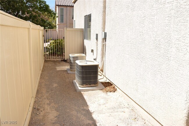 Building Photo - 8148 Finch Feather St