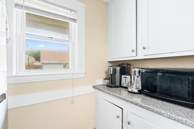 Building Photo - 31 E Foster St