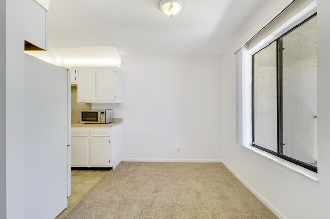 Building Photo - 150 Pineview Rd