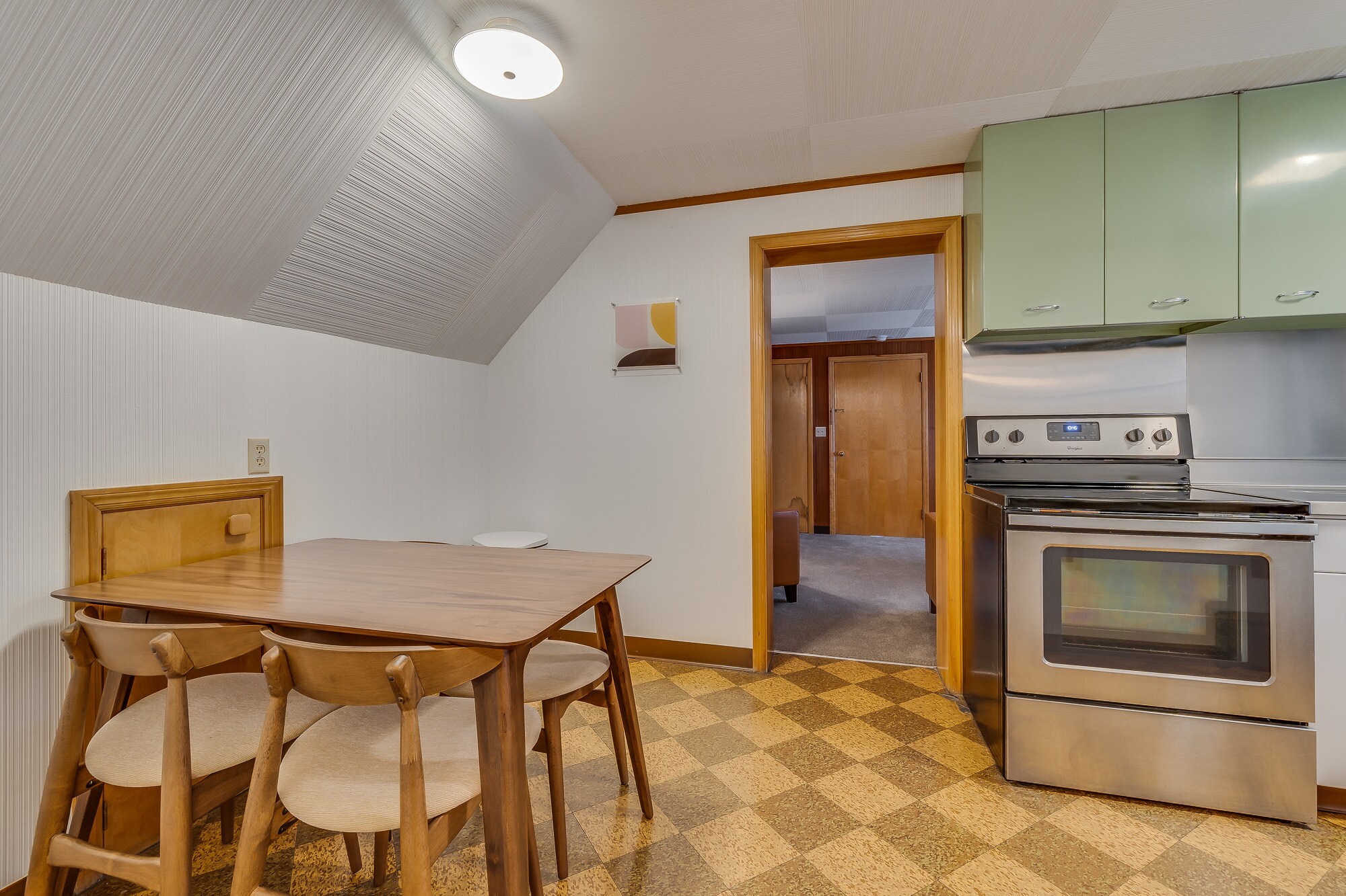 Kitchen - 1032 E Wayne St