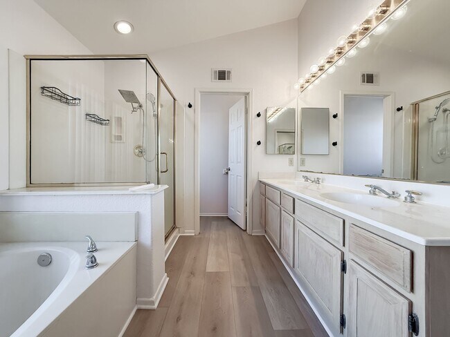 Building Photo - 40041 Zamura Ct