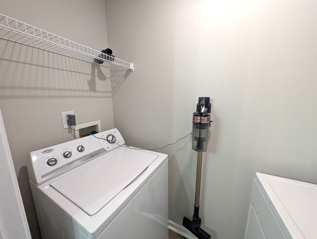 Building Photo - Two story, 3 Bedroom, 2.5 Bath End Unit Townhome located in the Hanover Community in SC!