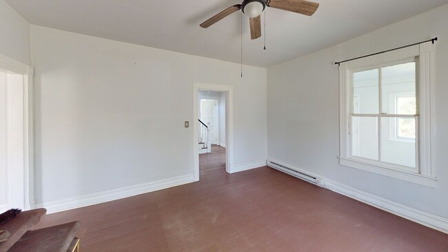 Building Photo - Country living near Crozet!