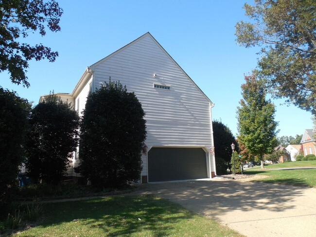 Building Photo - Large Colonial in Twin Hickory  **Availabl...