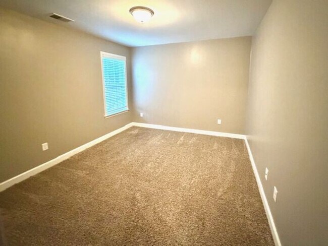 Building Photo - Now Leasing a 4 Bedroom 2 Bath Home in Olive Branch