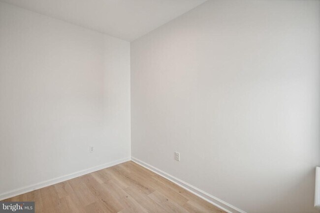 Building Photo - 321 E Lehigh Ave