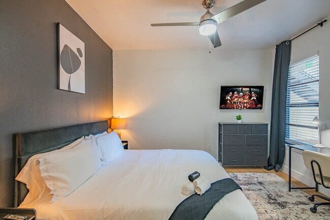 Building Photo - 7455 N 95th Ave