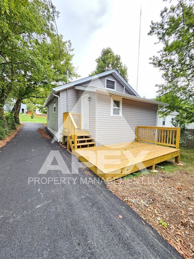 Building Photo - Craftsman Style - 2Bd 1 Ba Single Family H...