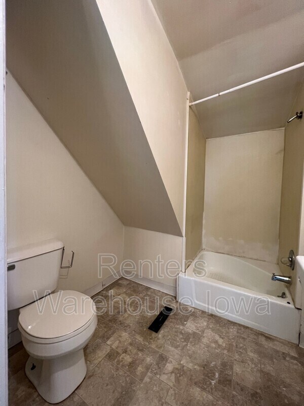 Building Photo - 1032 22nd St