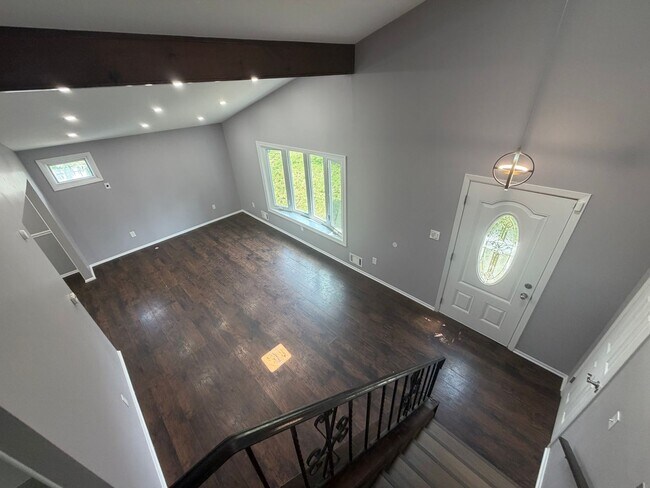Building Photo - Renovated 3BR Split-Level on a Spacious Corner Lot with Garage in Toms River