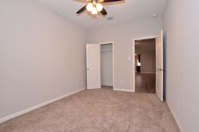 Building Photo - 146 Star Spangled Dr
