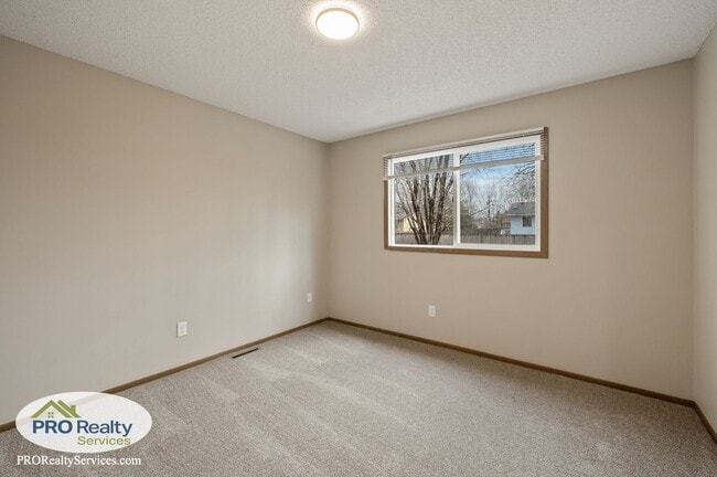 Building Photo - 3 Bedroom House In St. Francis